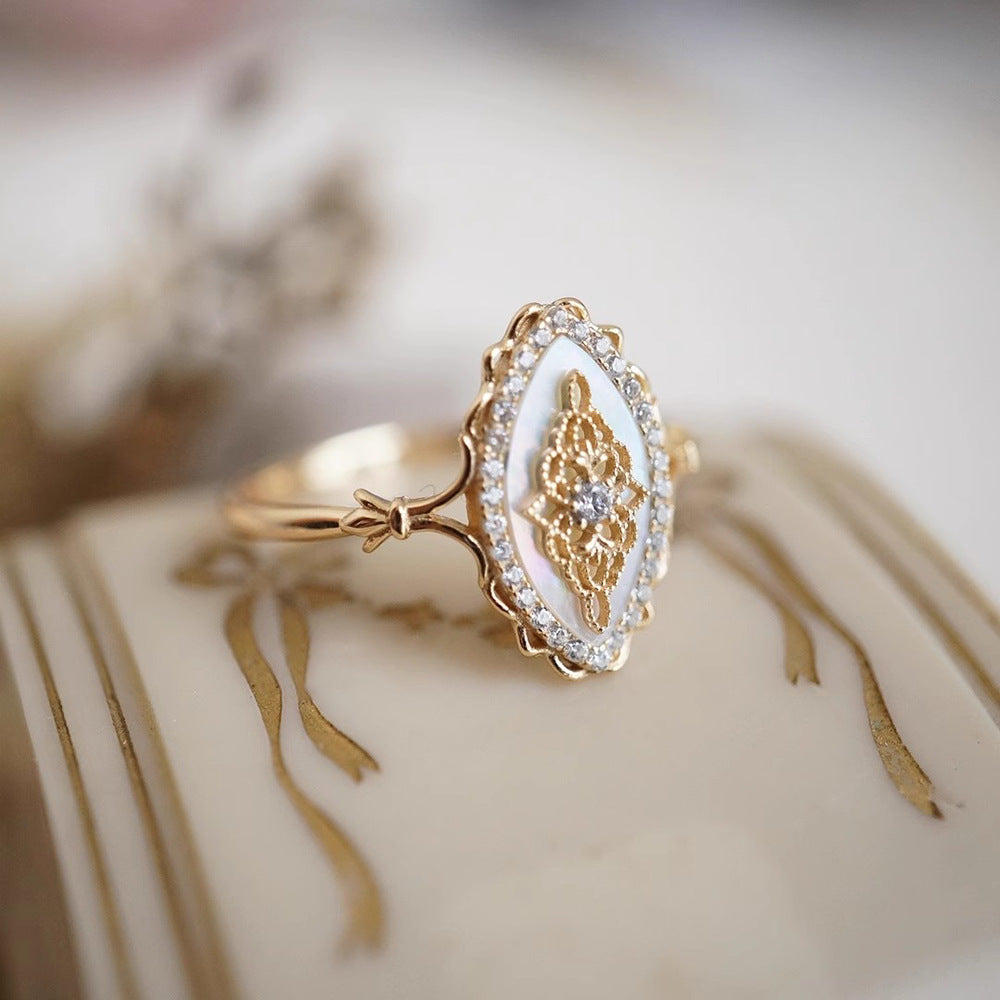 Regal Shell Vintage Ring