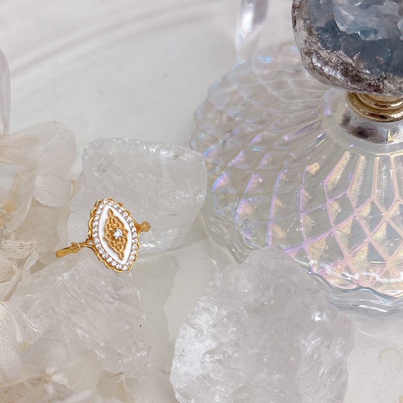 Regal Shell Vintage Ring