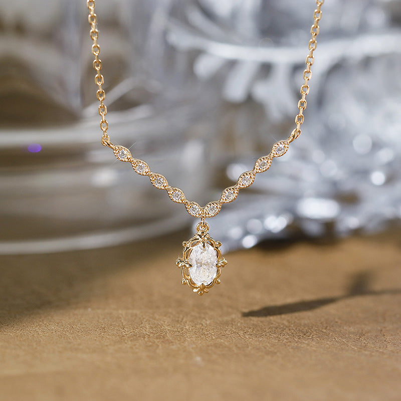 Vintage Oval Crown Moissanite Necklace