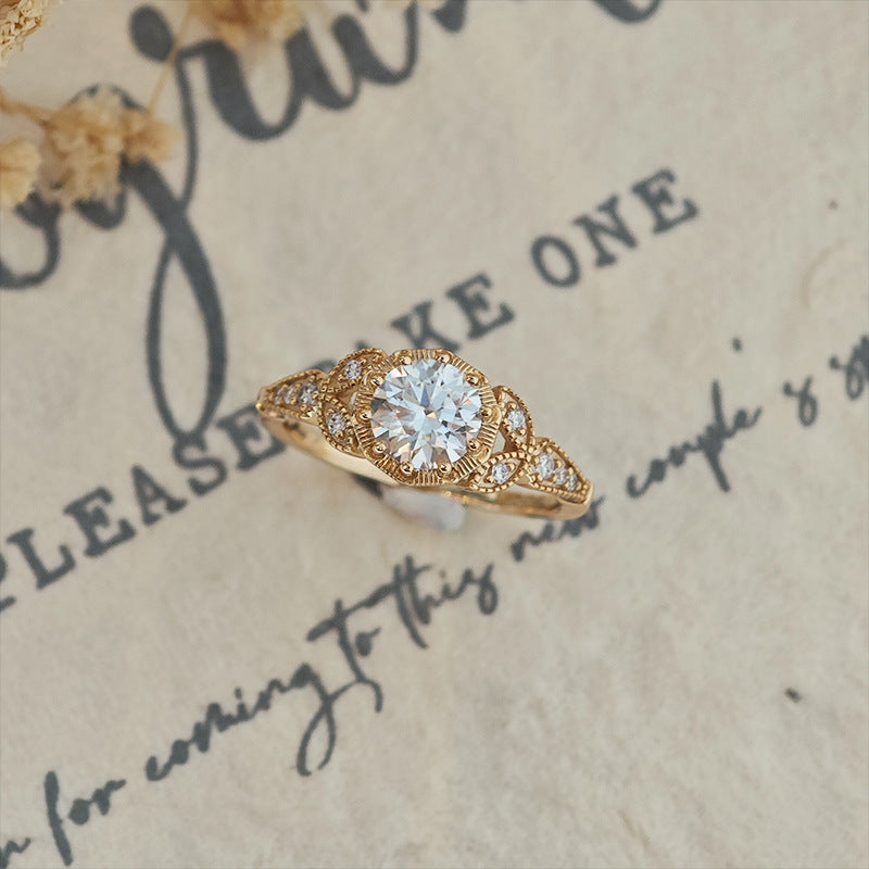 Anello Vintage Halo con Moissanite Rotonda