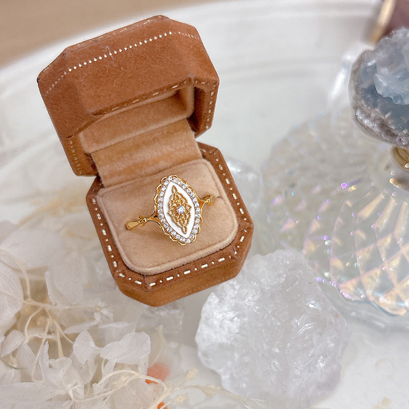 Regal Shell Vintage Ring
