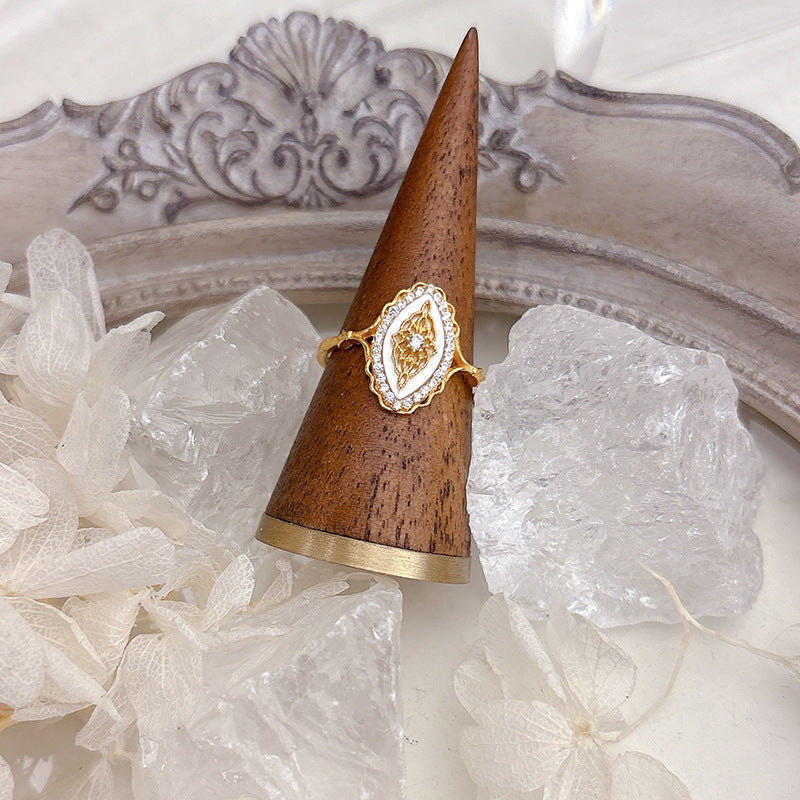 Regal Shell Vintage Ring