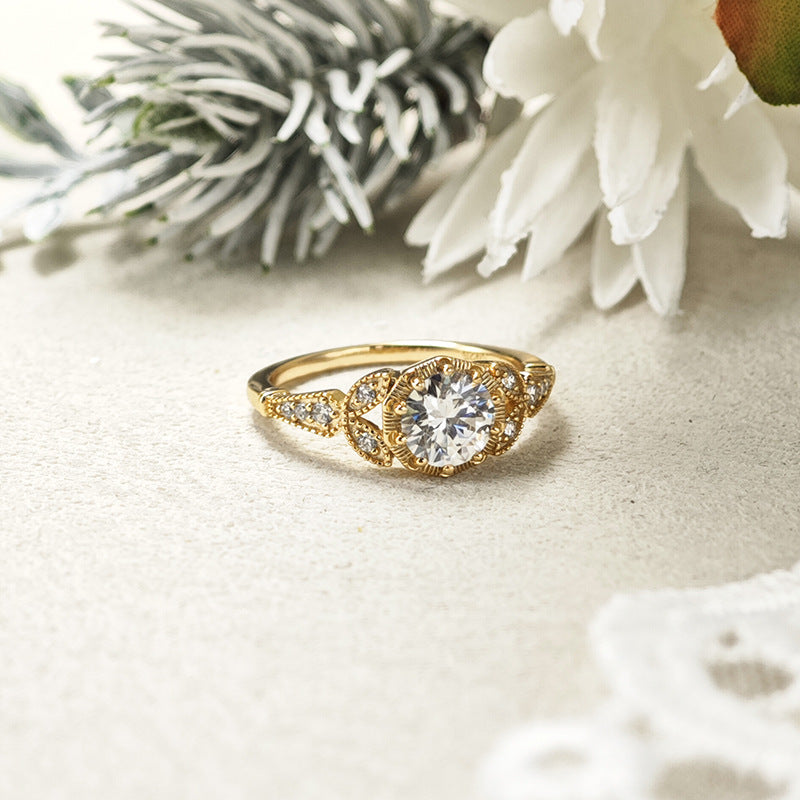 Anello Vintage Halo con Moissanite Rotonda