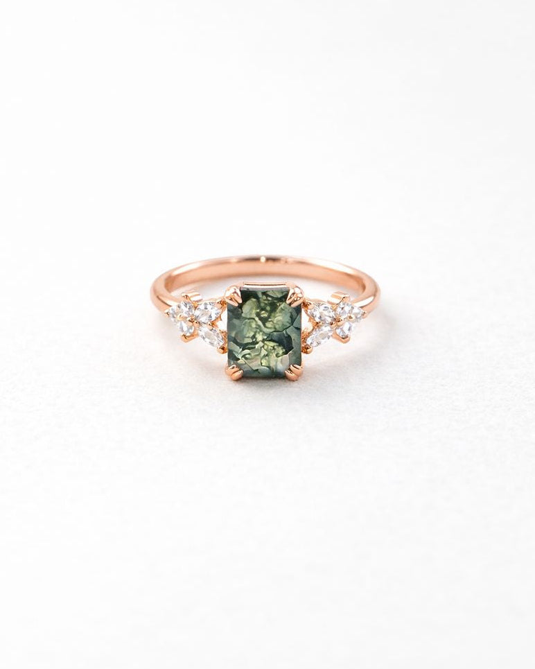 Bague en agate mousse octogonale taille émeraude