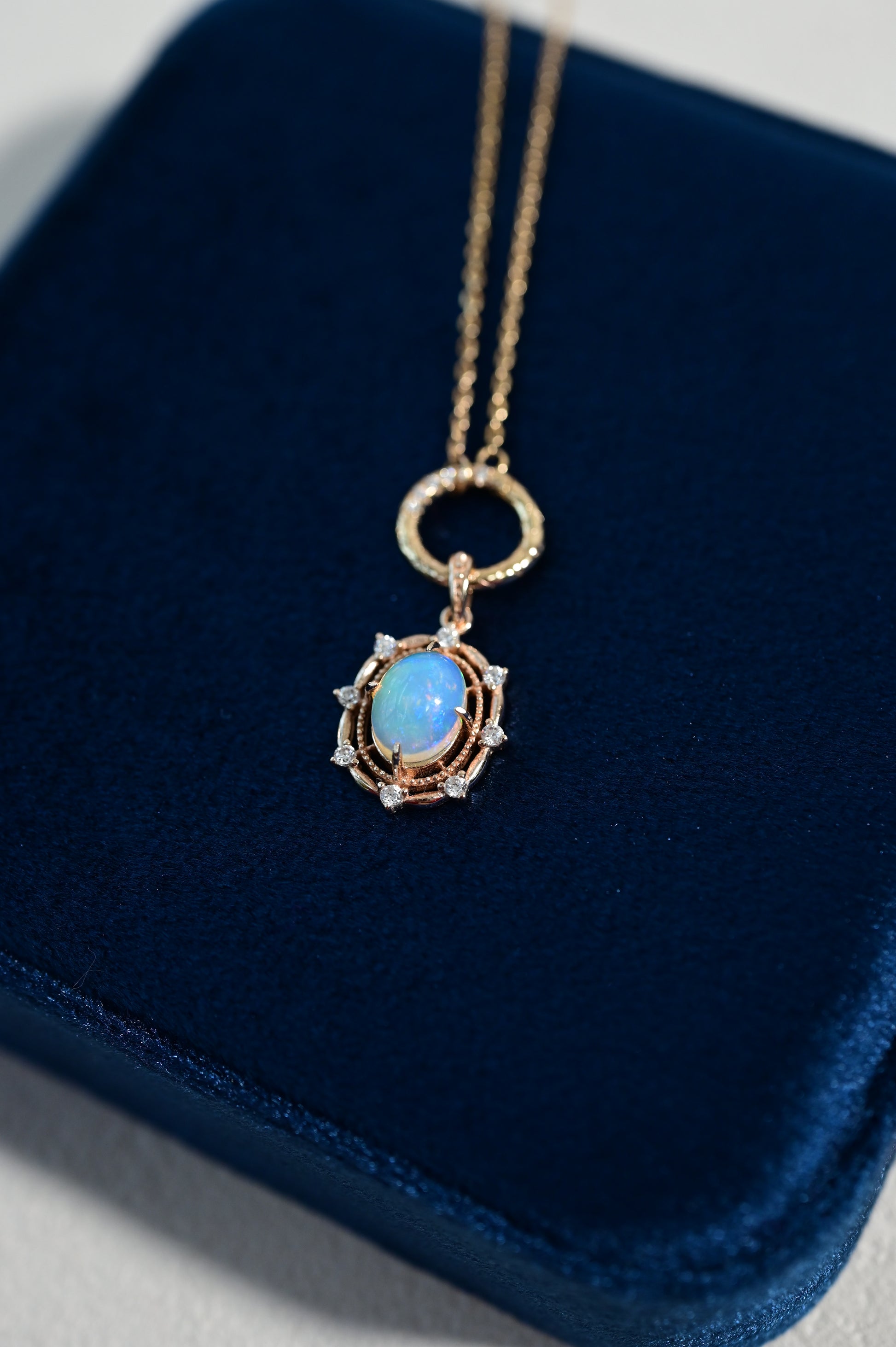 Pendentif ovale vintage en opale