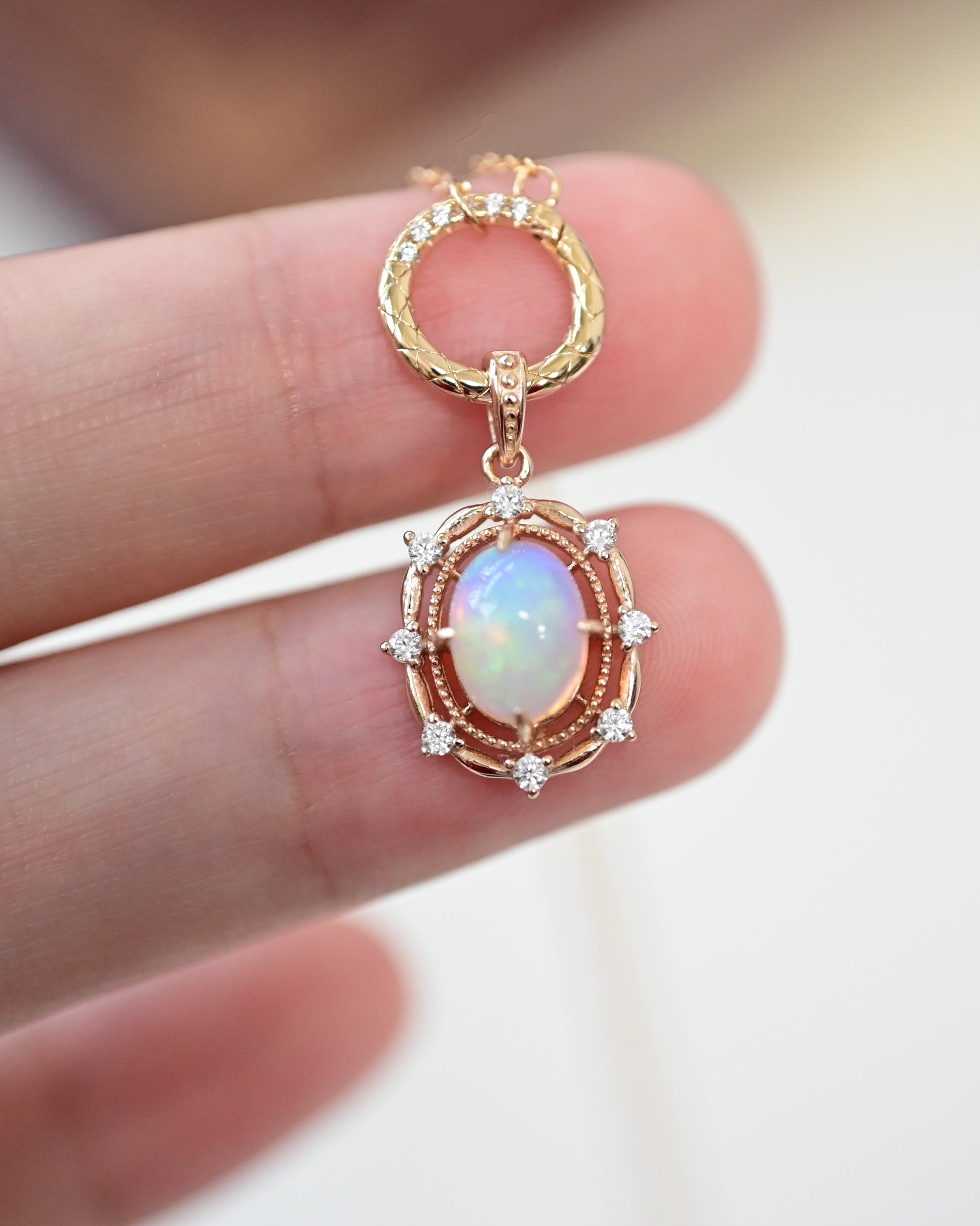 Pendentif ovale vintage en opale