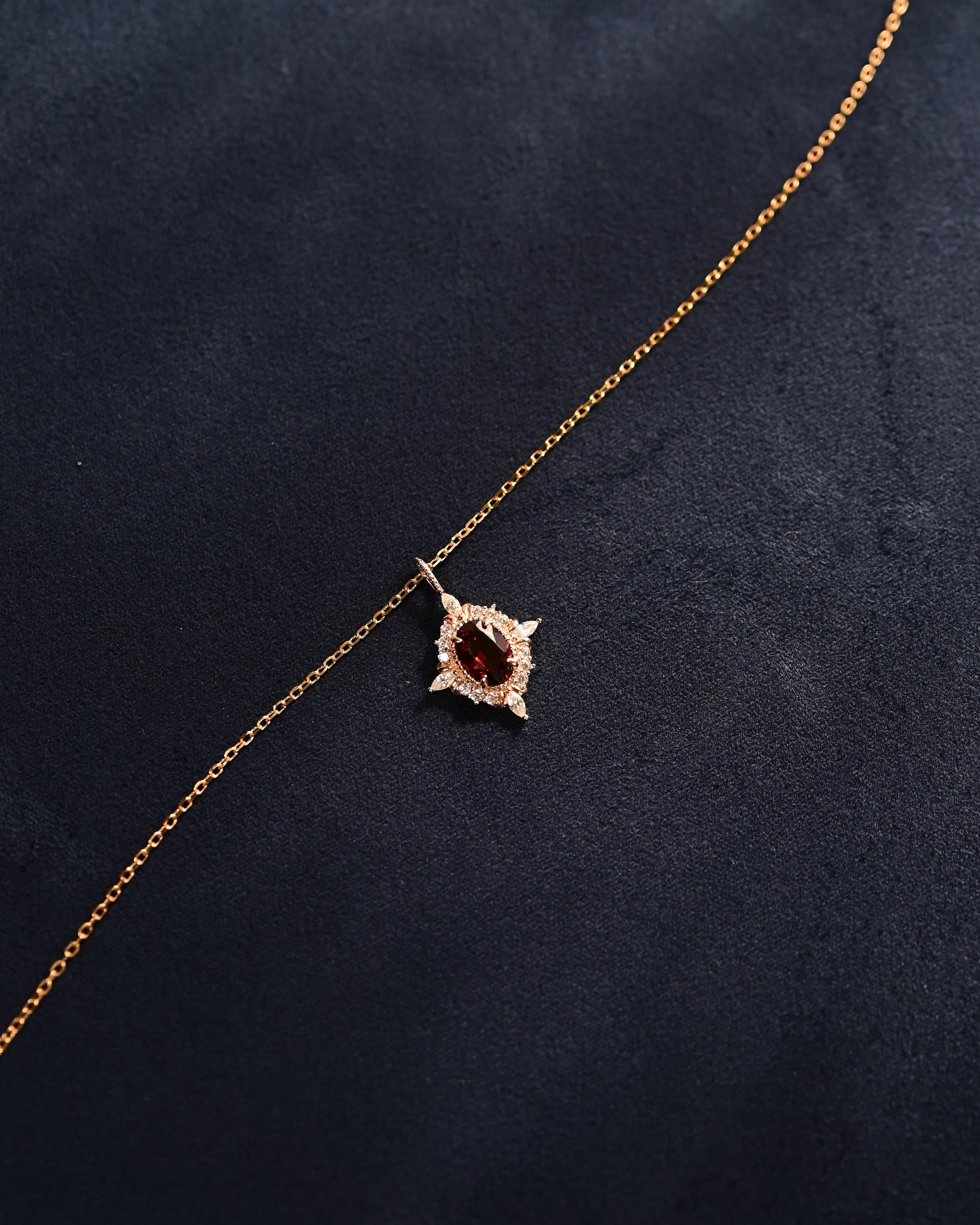 Vintage Halskette mit scharlachrotem Granatstein