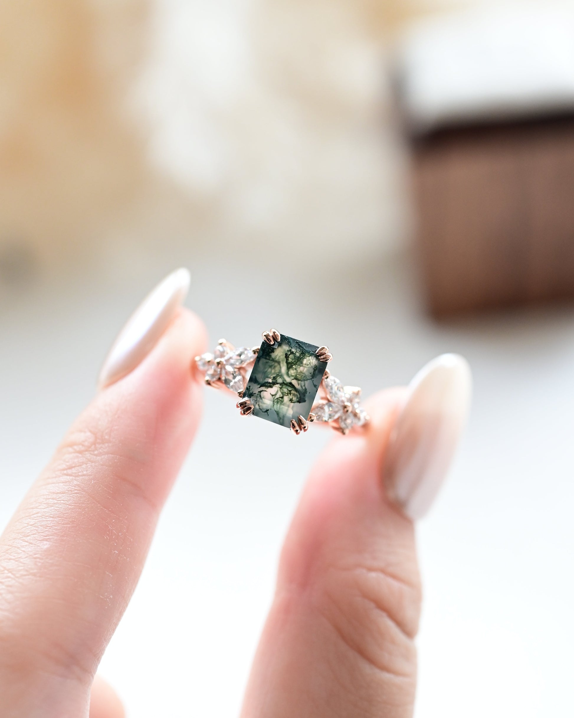 Bague en agate mousse octogonale taille émeraude