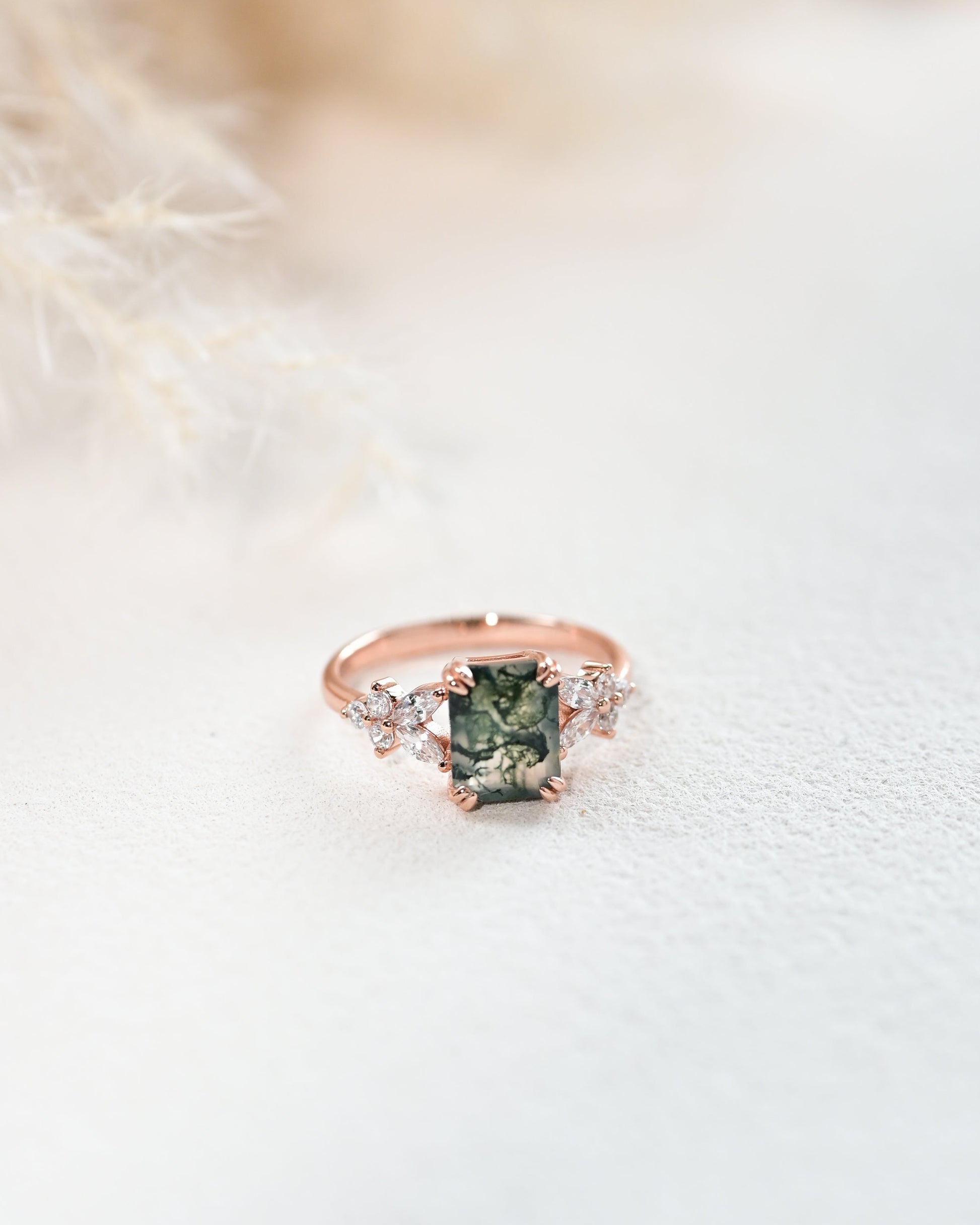 Bague en agate mousse octogonale taille émeraude