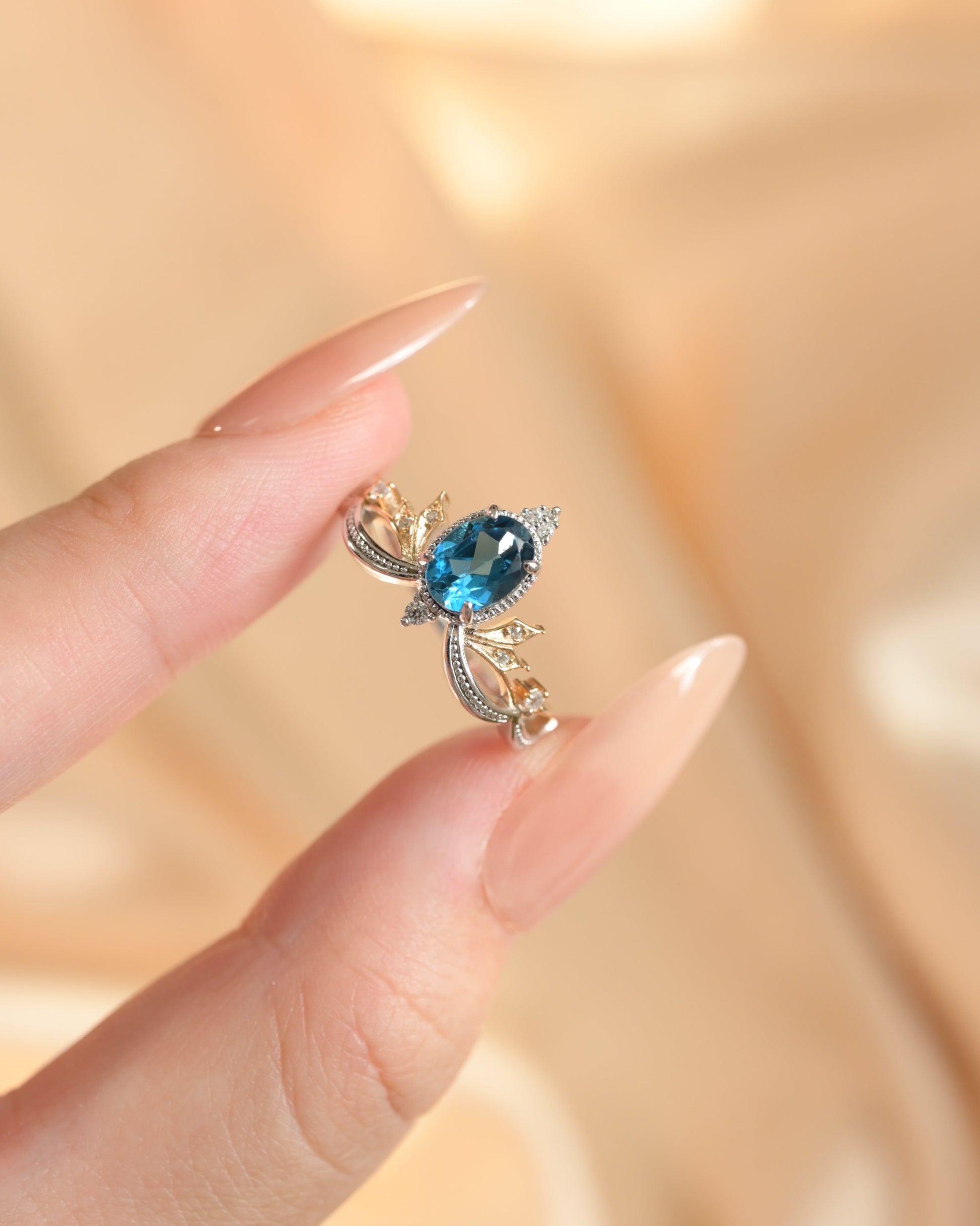 Himmlische Krone London Blau Topas Ring