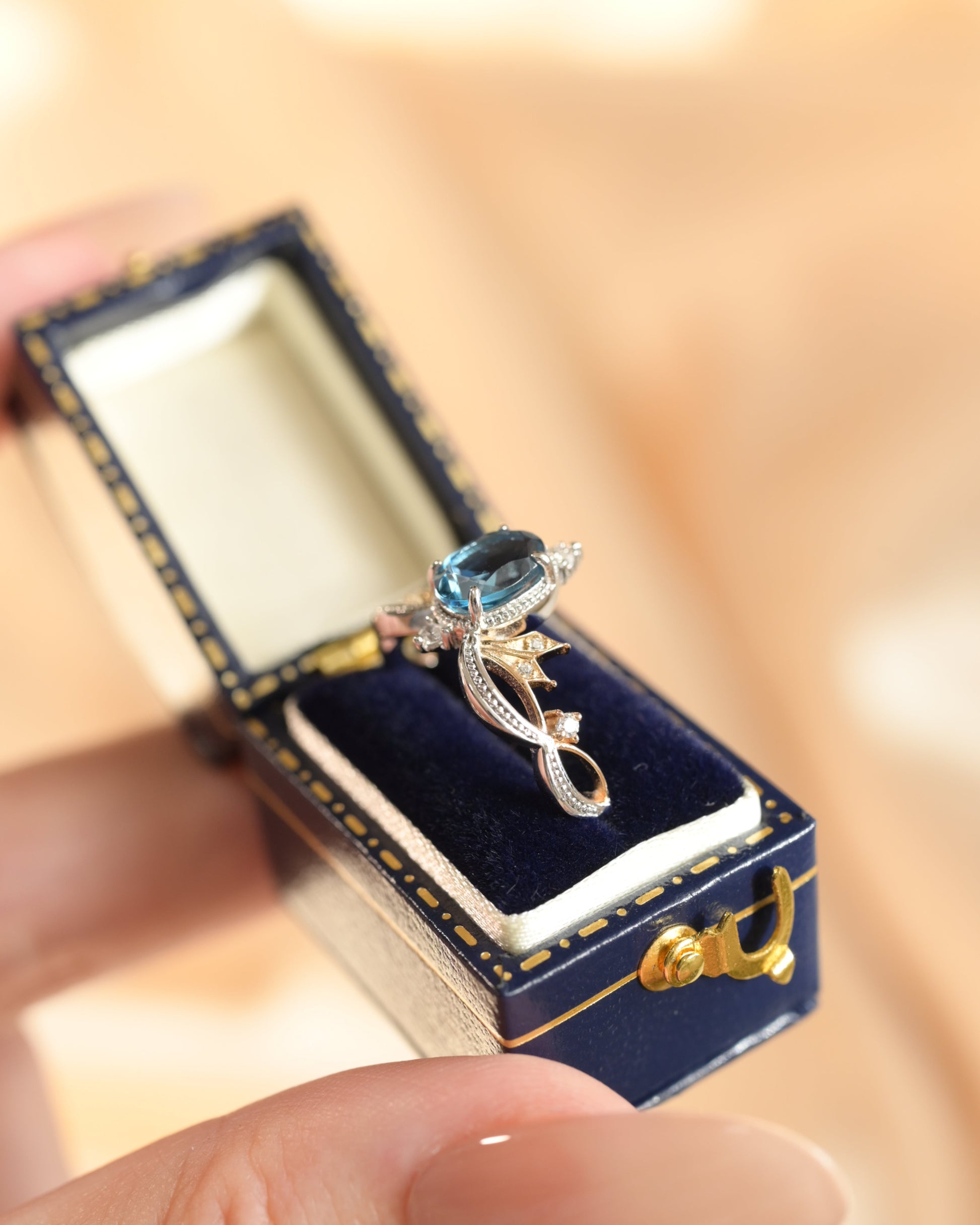 Himmlische Krone London Blau Topas Ring