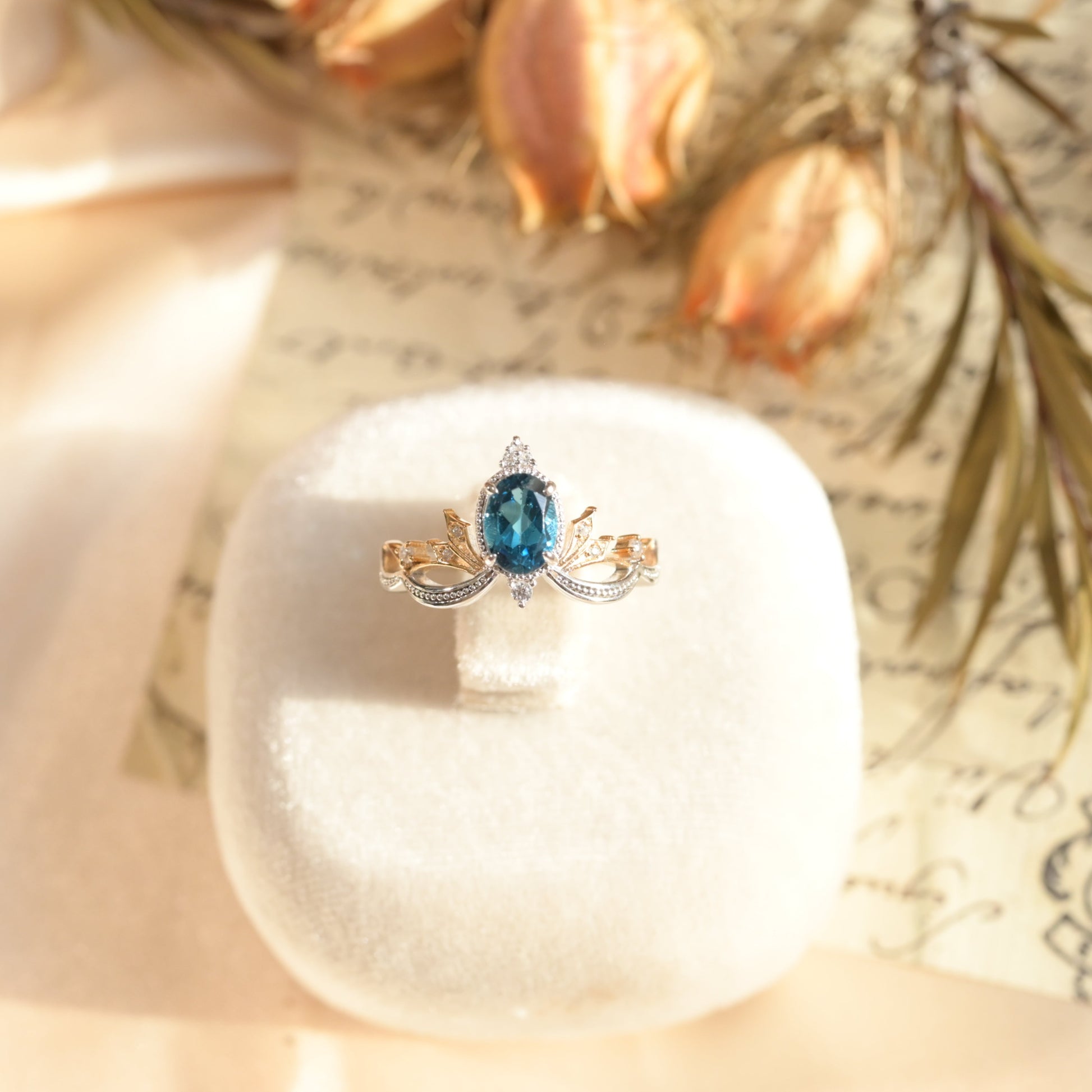 Himmlische Krone London Blau Topas Ring