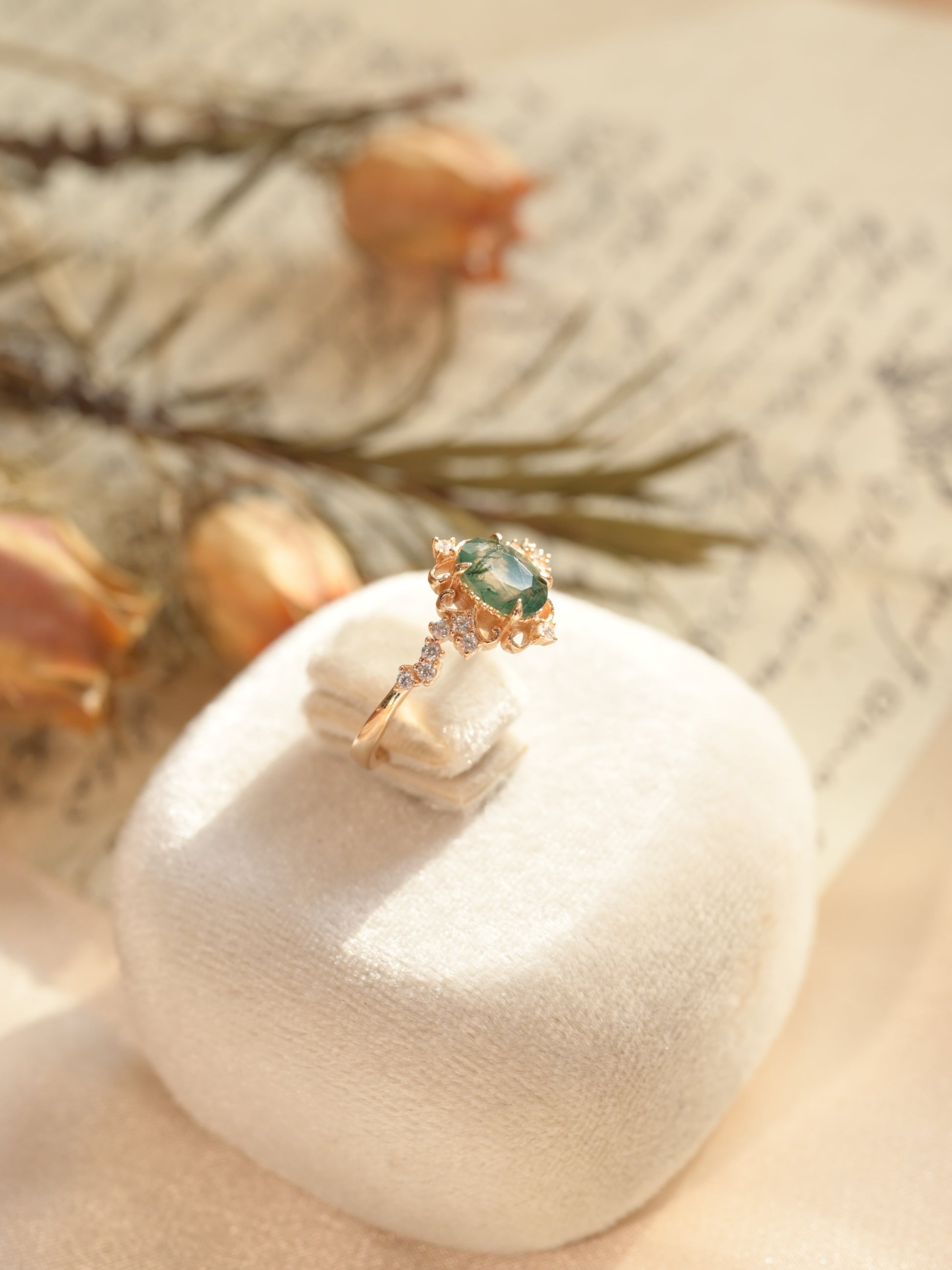 Vintage Oval Moss Agate Crown Ring