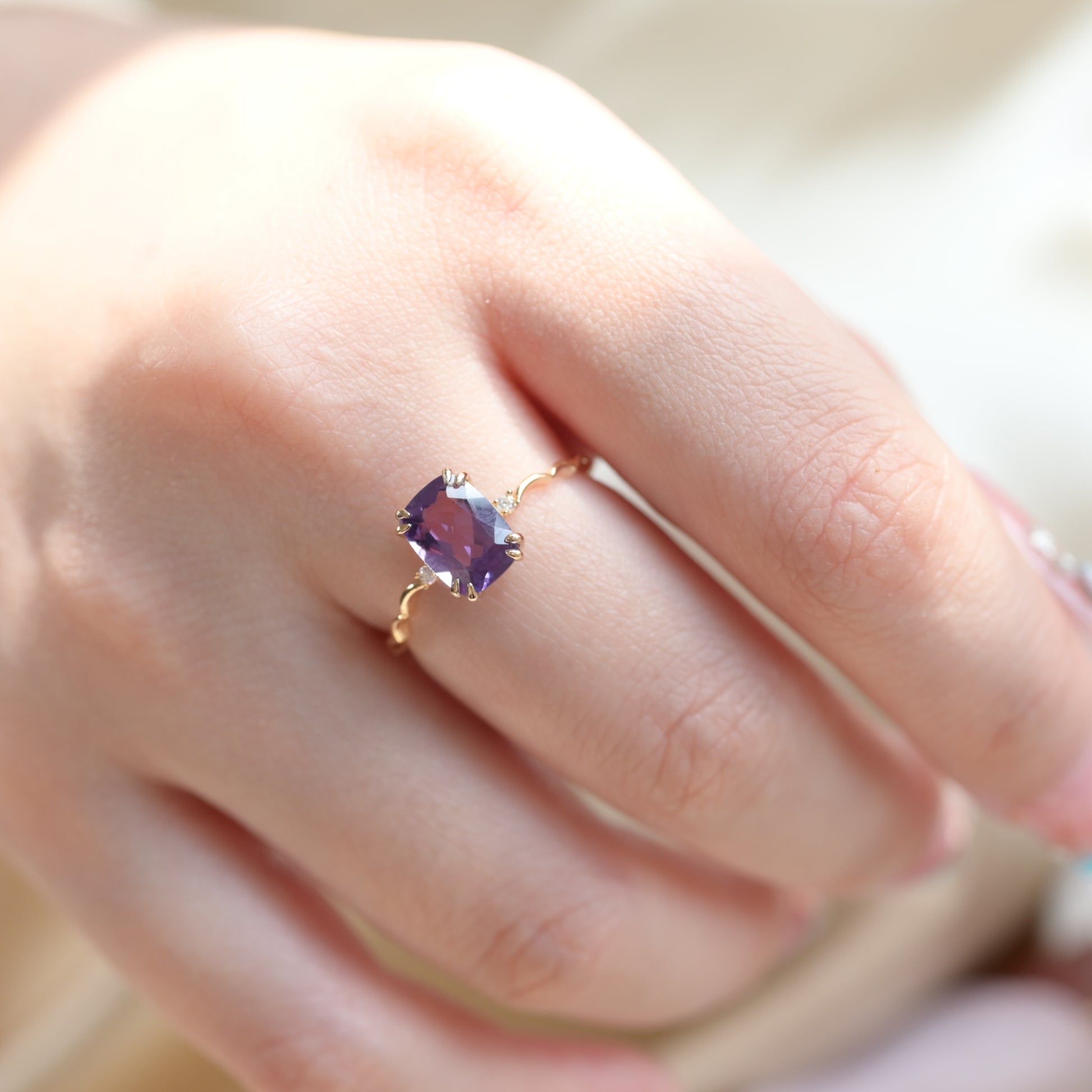 Anello di Ametista Illuminato dalla Luna