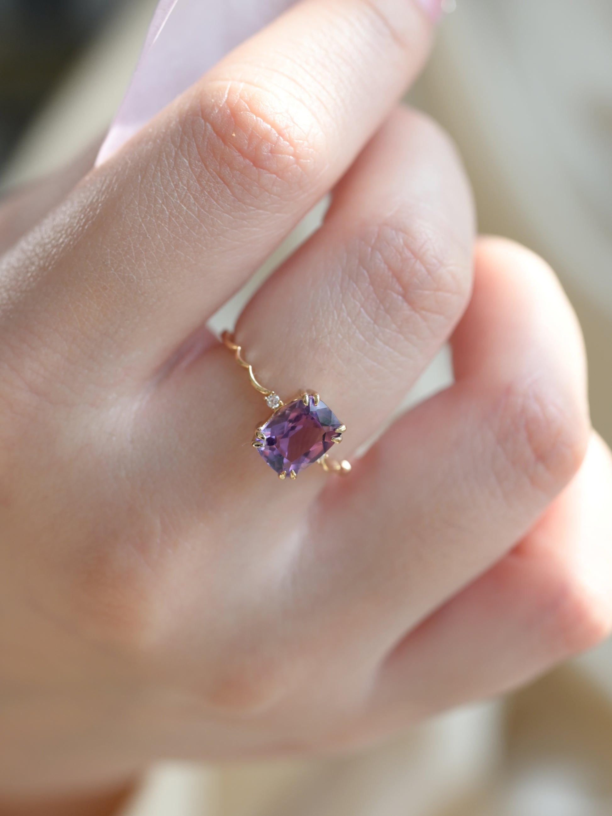 Anello di Ametista Illuminato dalla Luna