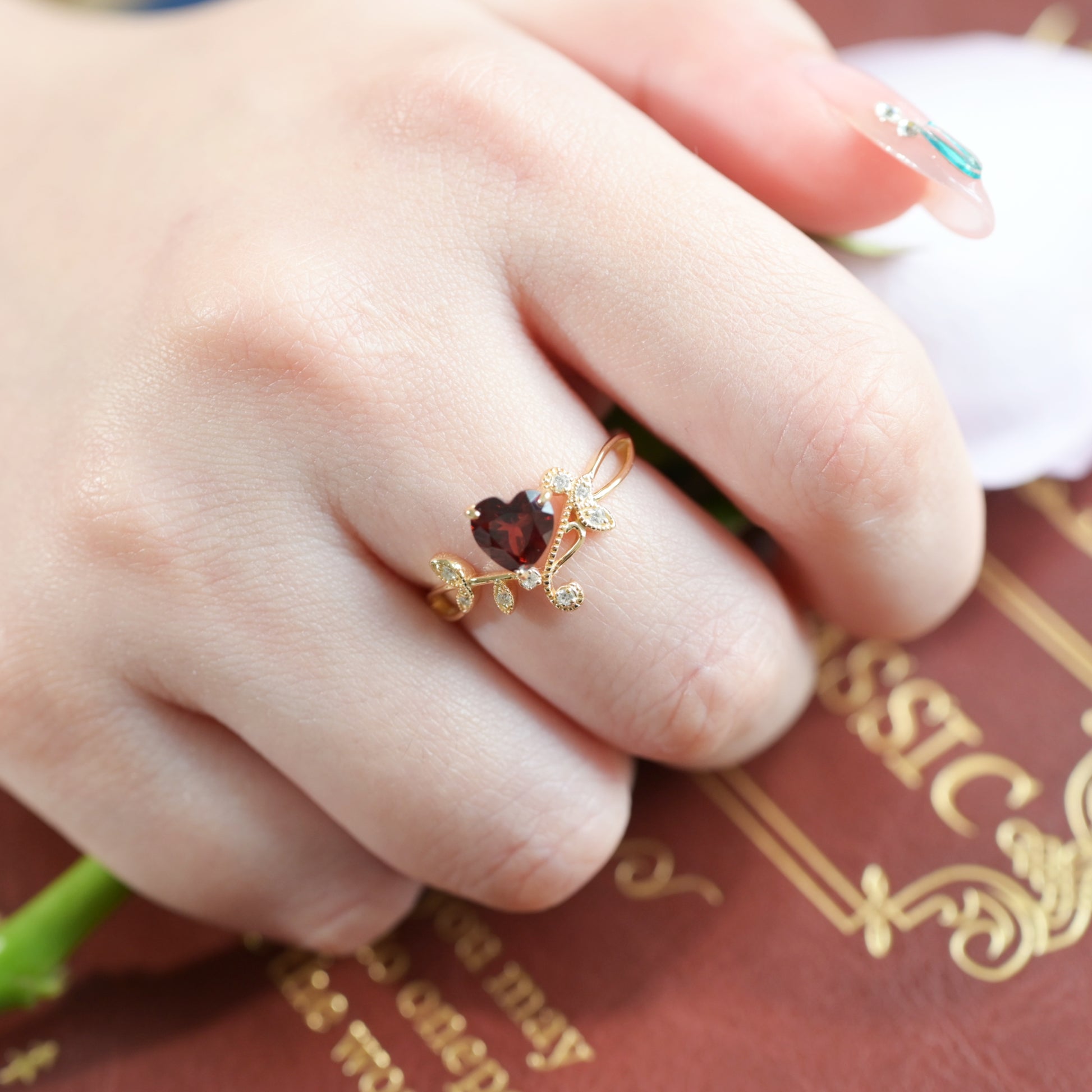 Anello in Granato Vite Cremisi