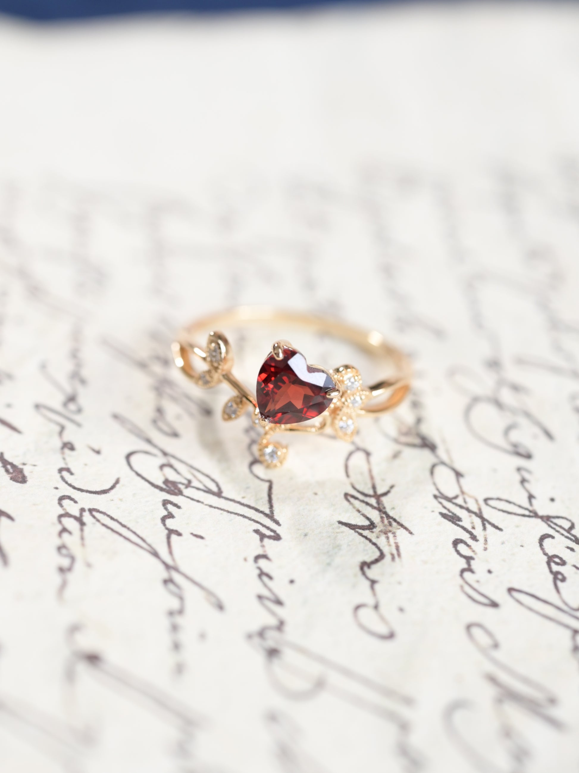 Anello in Granato Vite Cremisi