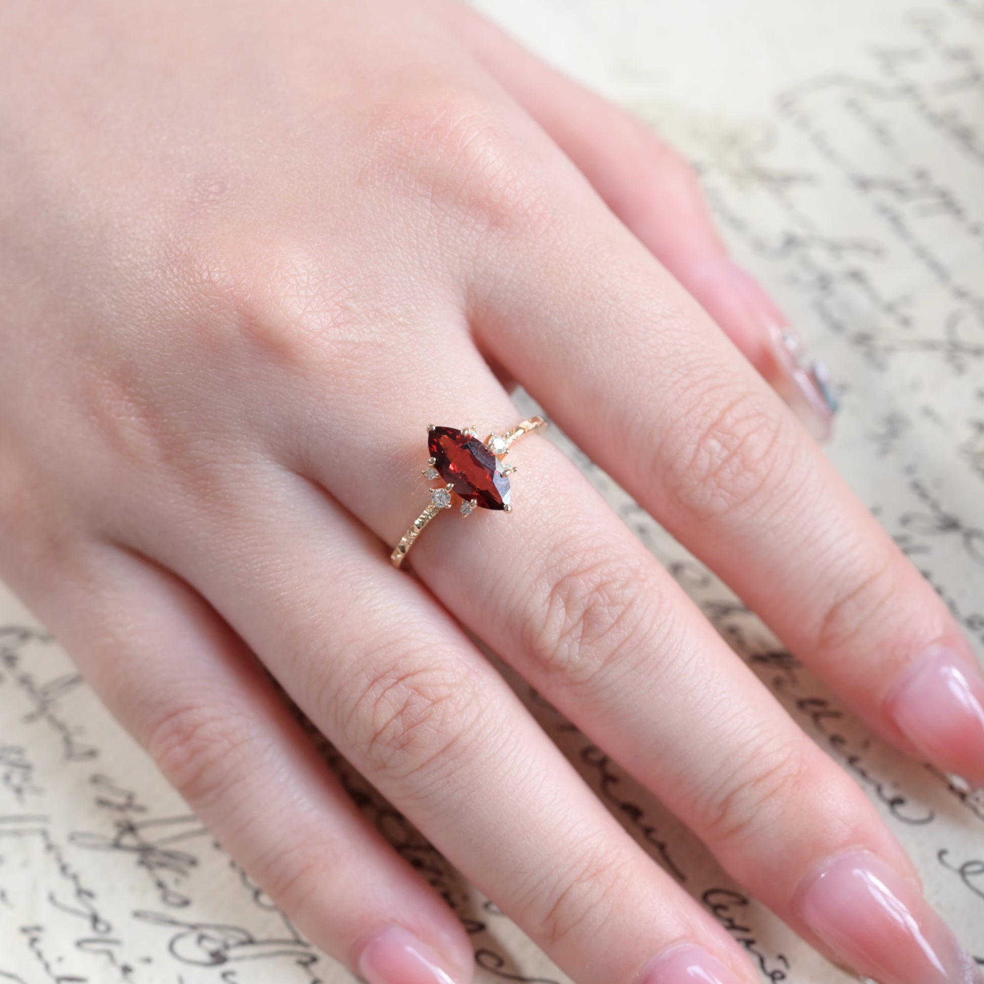 Bague vintage marquise en grenat vermeil