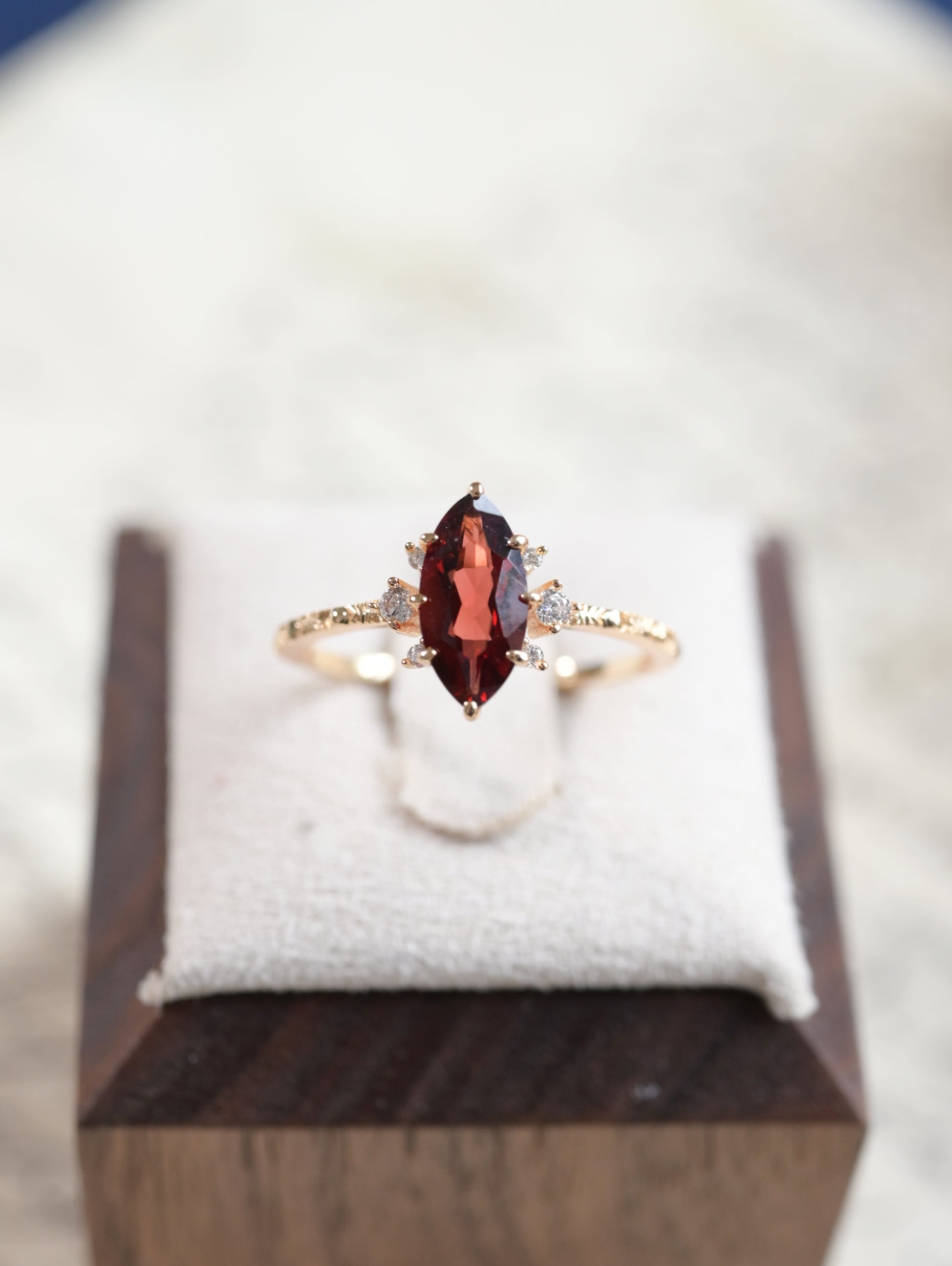 Bague vintage marquise en grenat vermeil