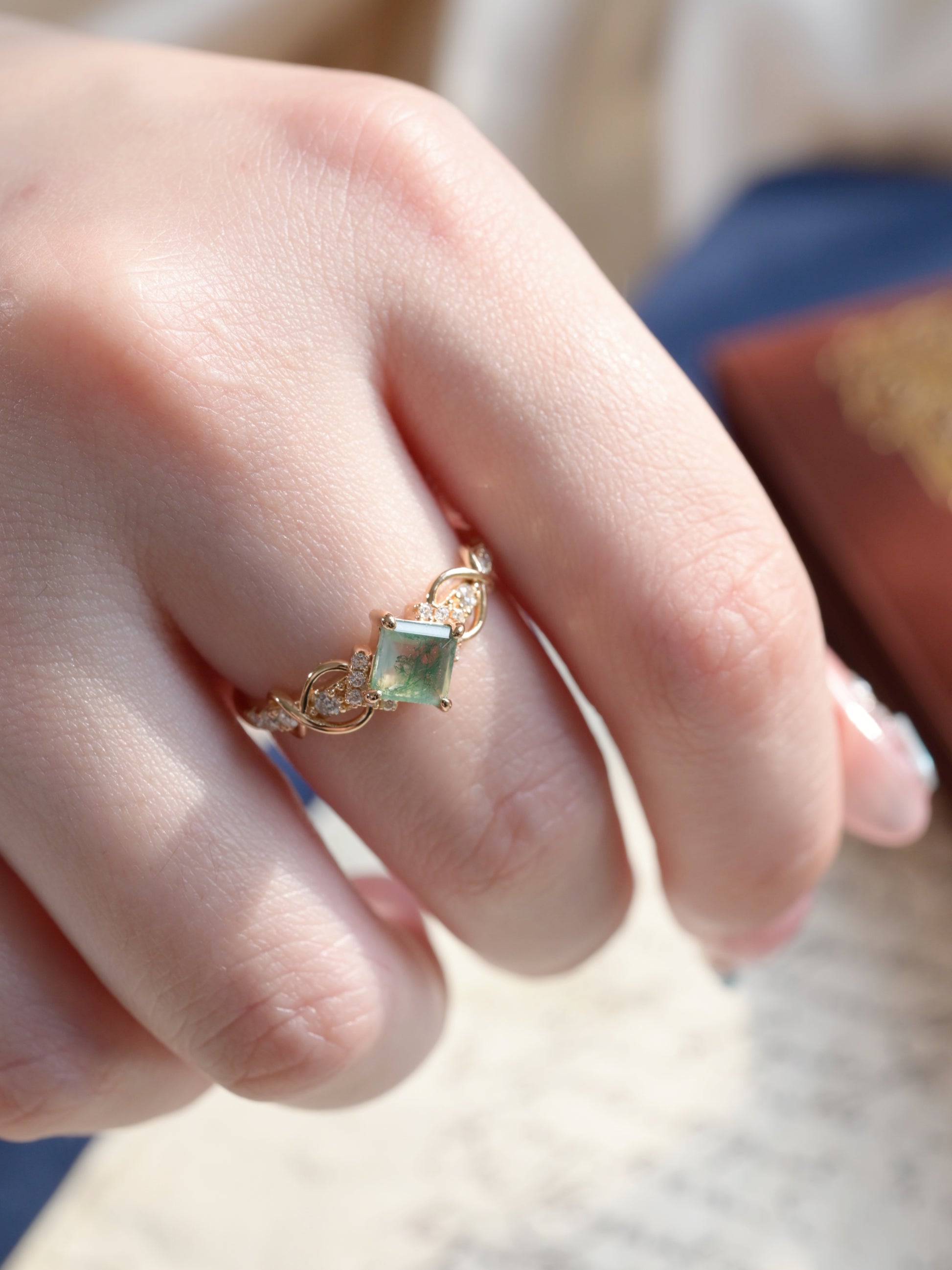 Anello Eleganza Mossbound