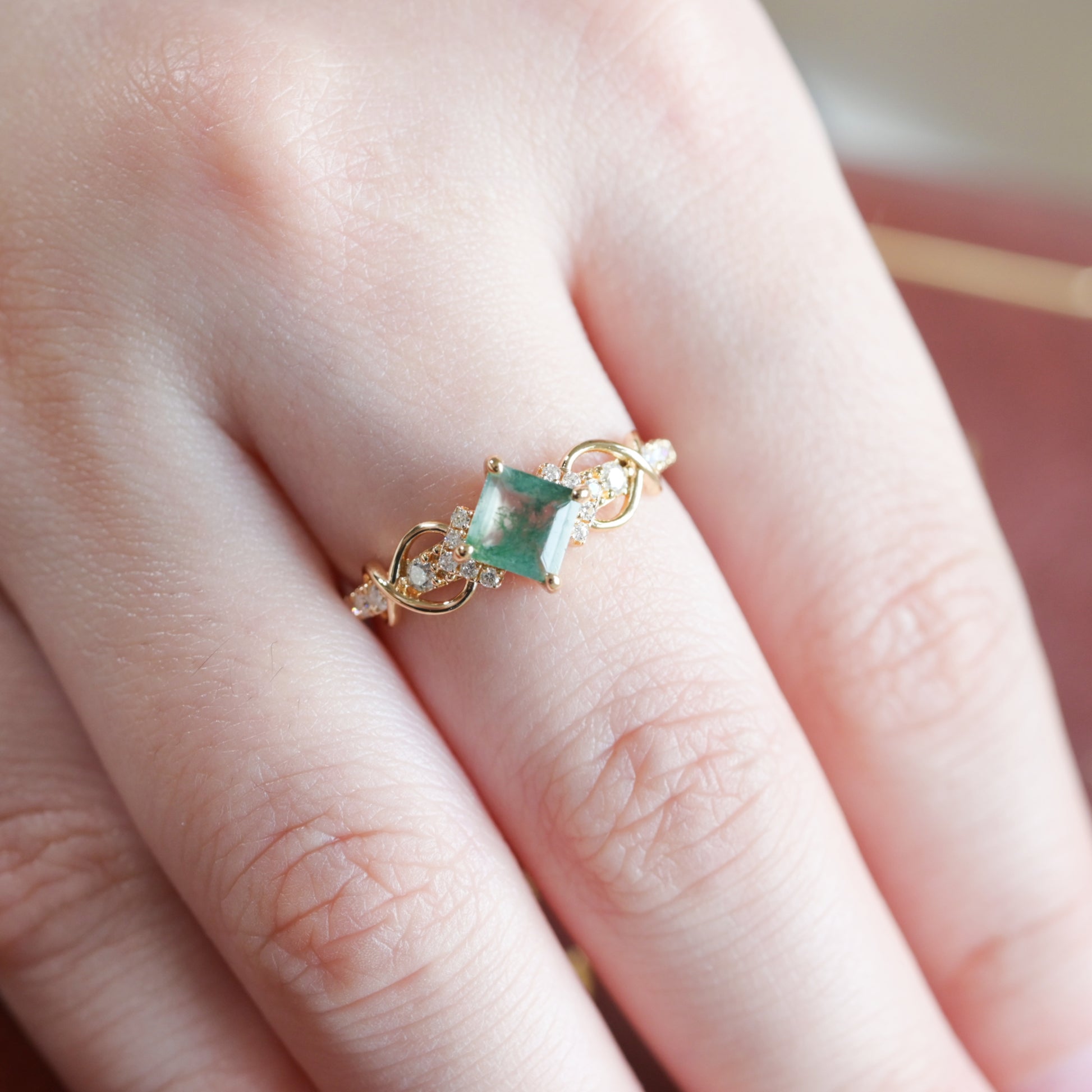 Anello Eleganza Mossbound