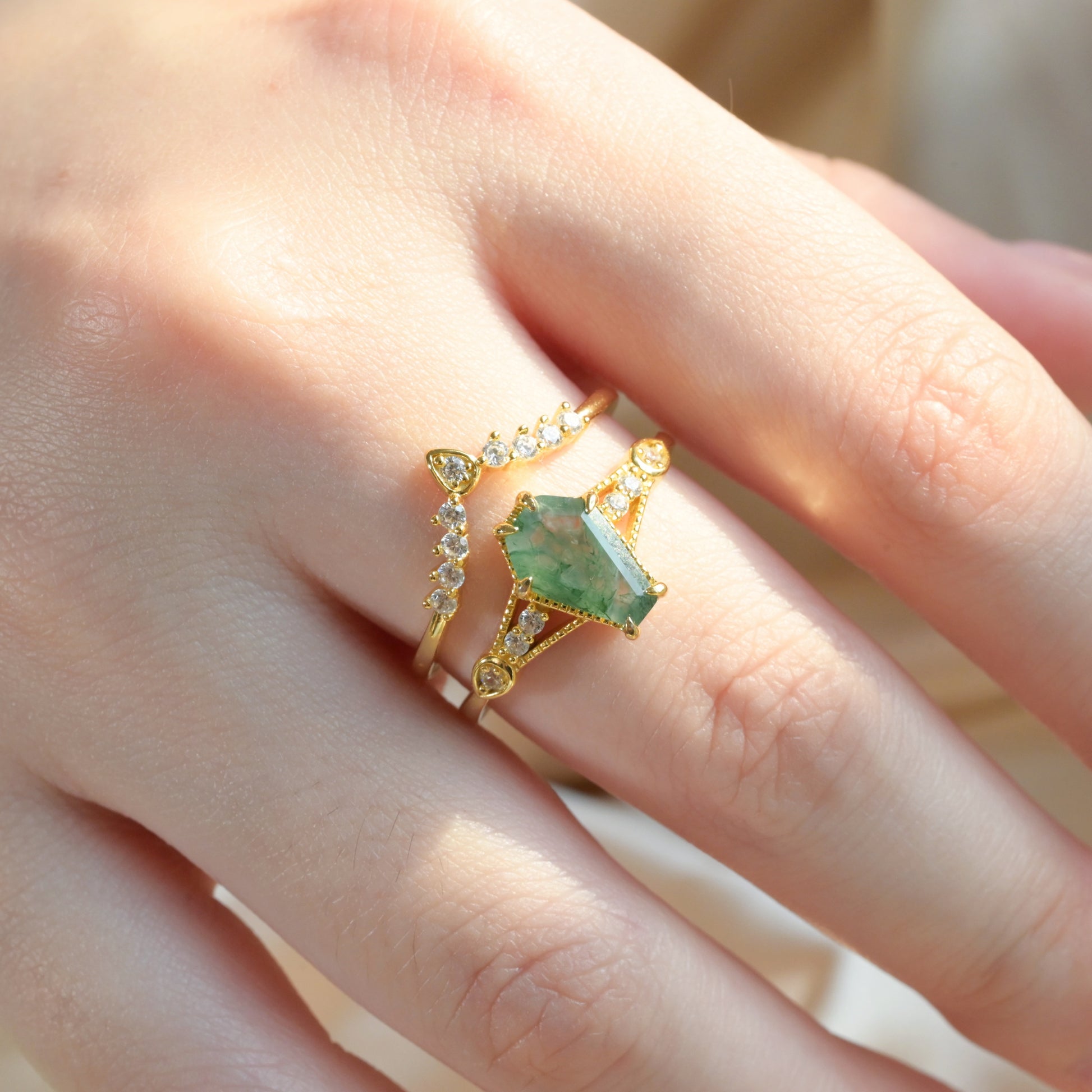 Set di anelli impilabili in agata muschio Coffin Cut