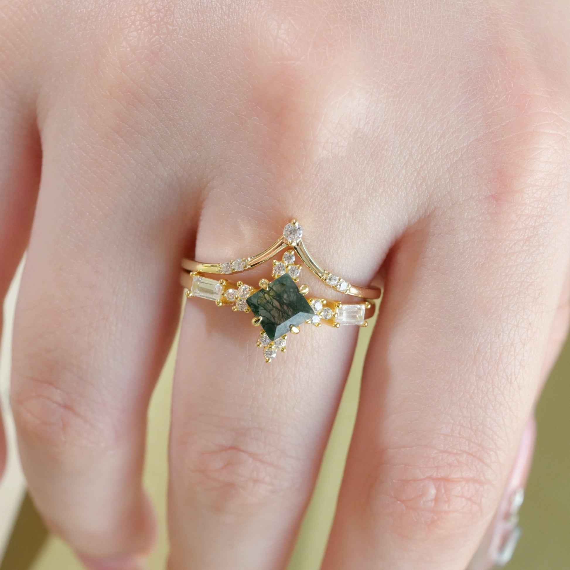 Conjunto de anillos apilables de ágata musgosa con corte cuadrado