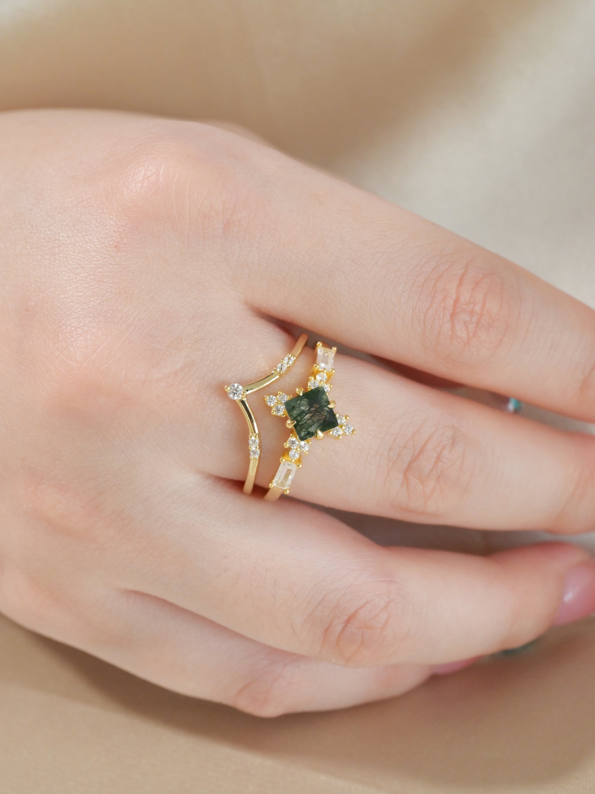 Conjunto de anillos apilables de ágata musgosa con corte cuadrado