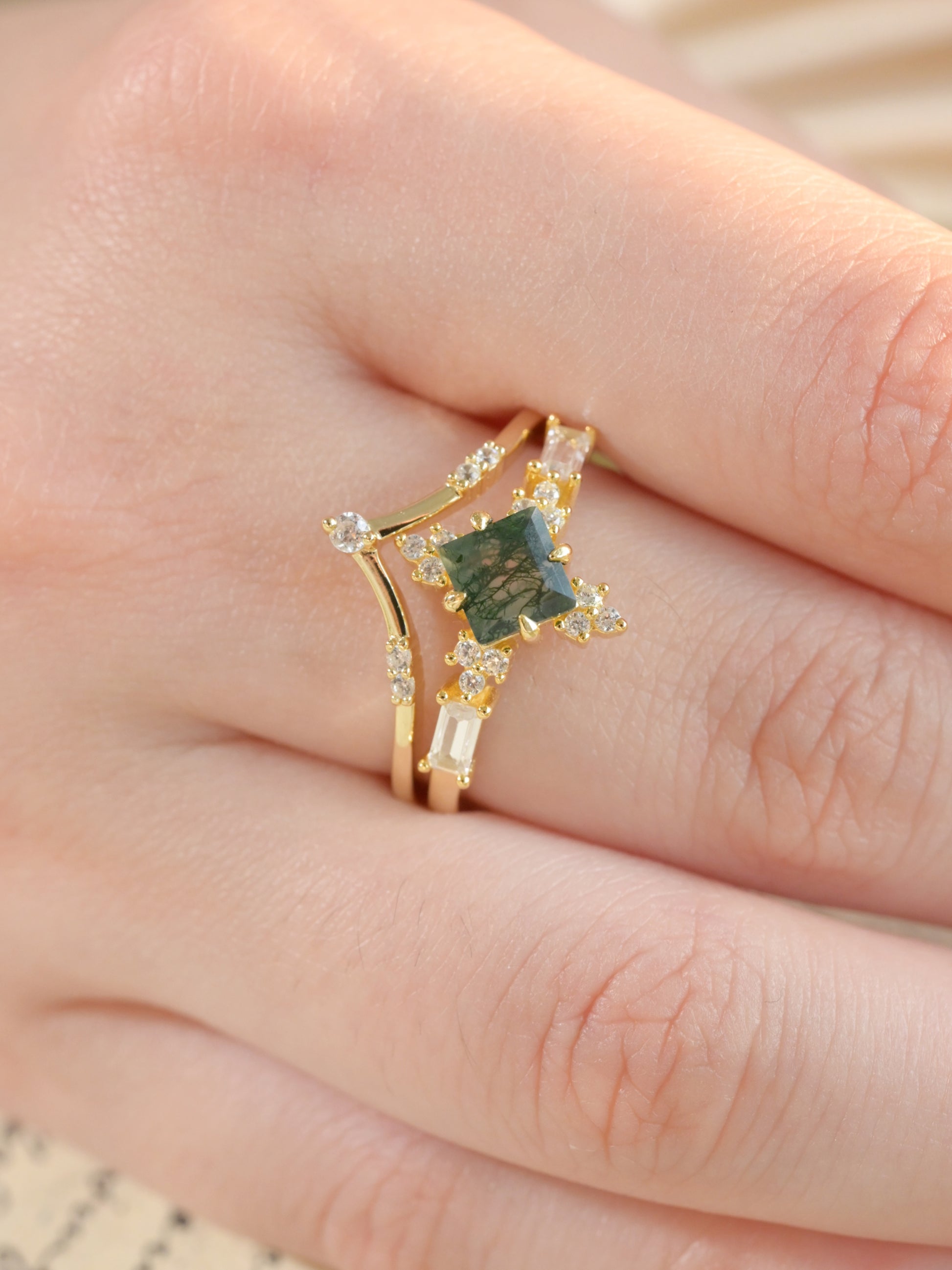 Conjunto de anillos apilables de ágata musgosa con corte cuadrado