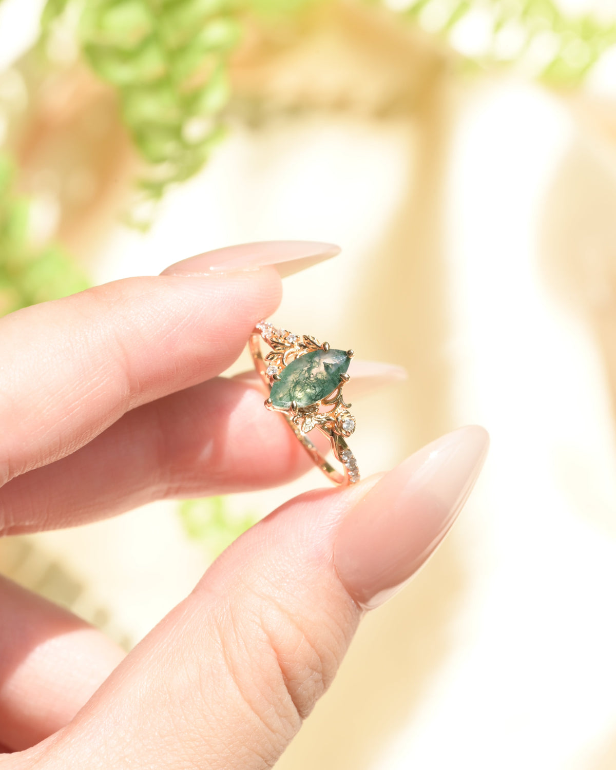 Anello giardino incantato con agata muschiata taglio marquise