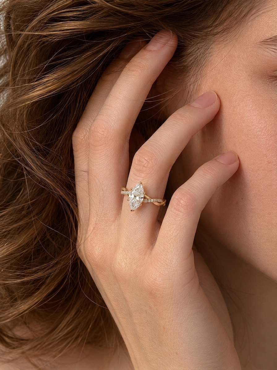 Bague Torsadée Élégante Moissanite Taille Marquise