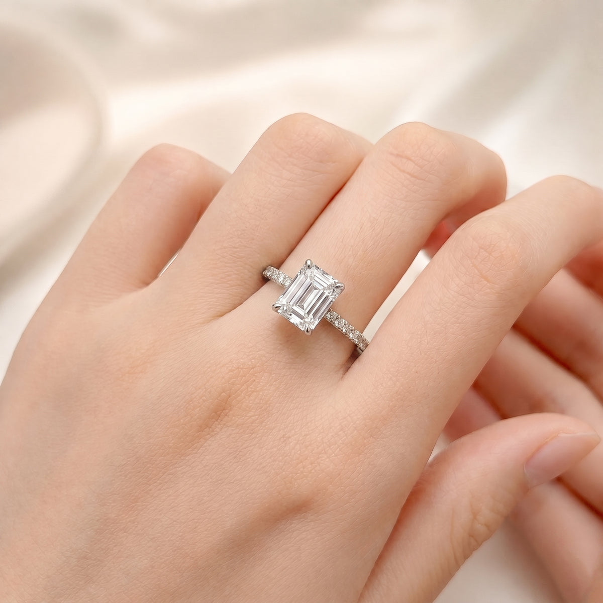 Bague Pavée Moissanite Taille Émeraude