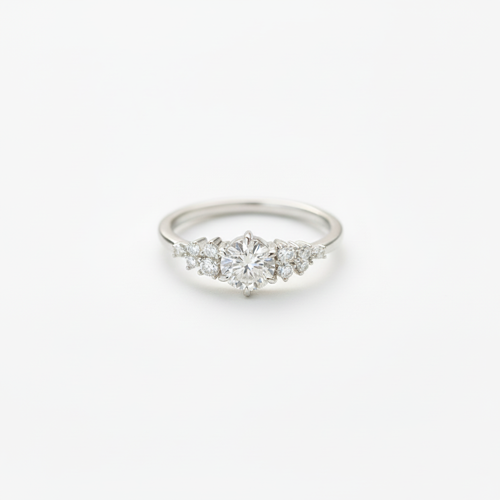 Bague en grappe de moissanite ronde