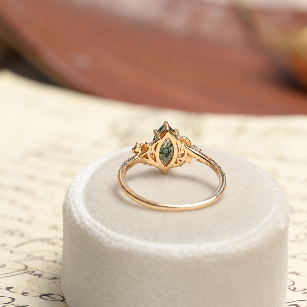 Anello giardino incantato con agata muschiata taglio marquise