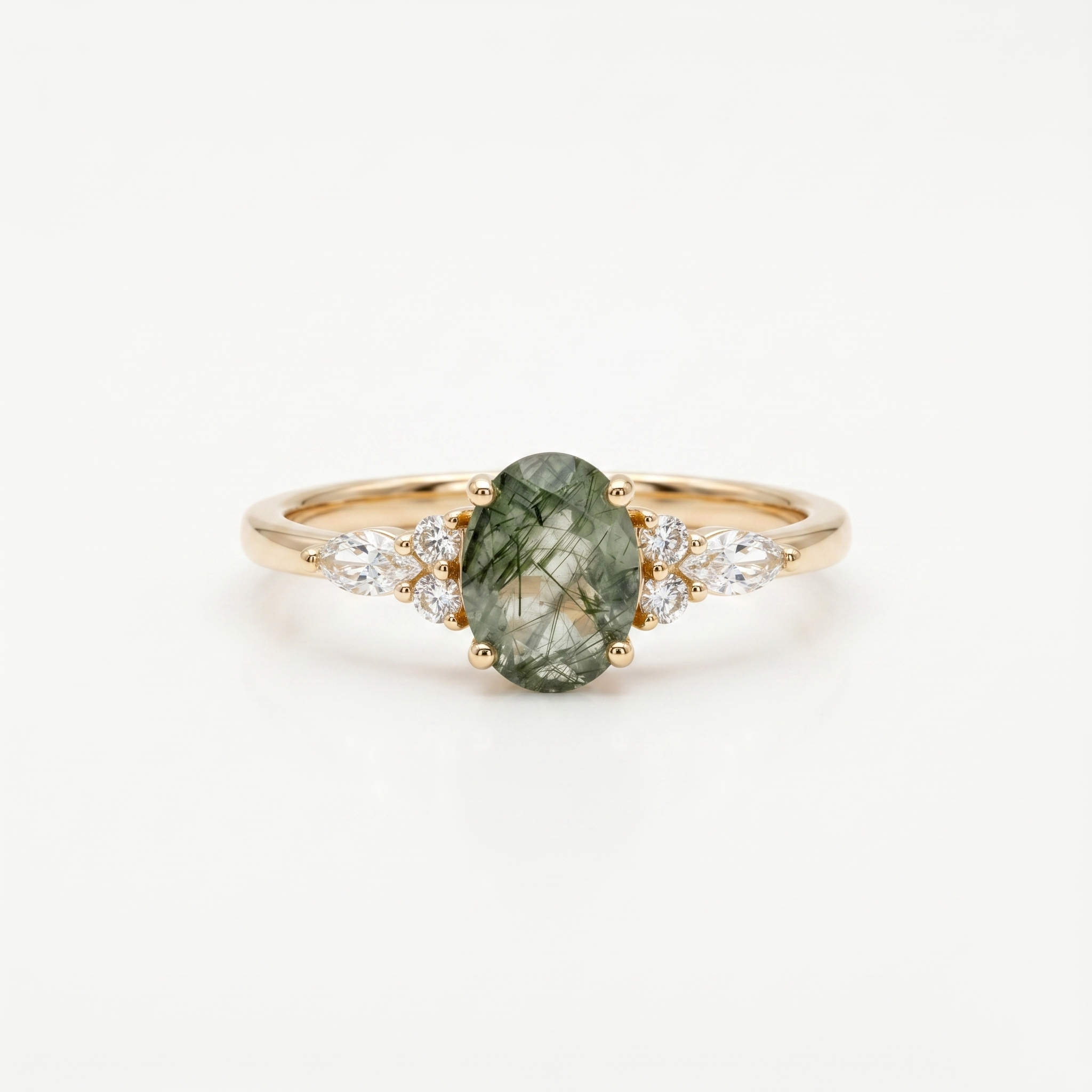 Anillo ovalado de cuarzo rutilado verde