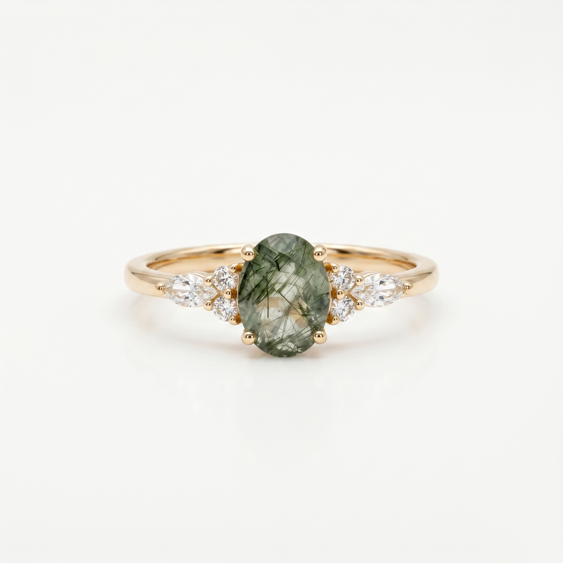 Anillo ovalado de cuarzo rutilado verde