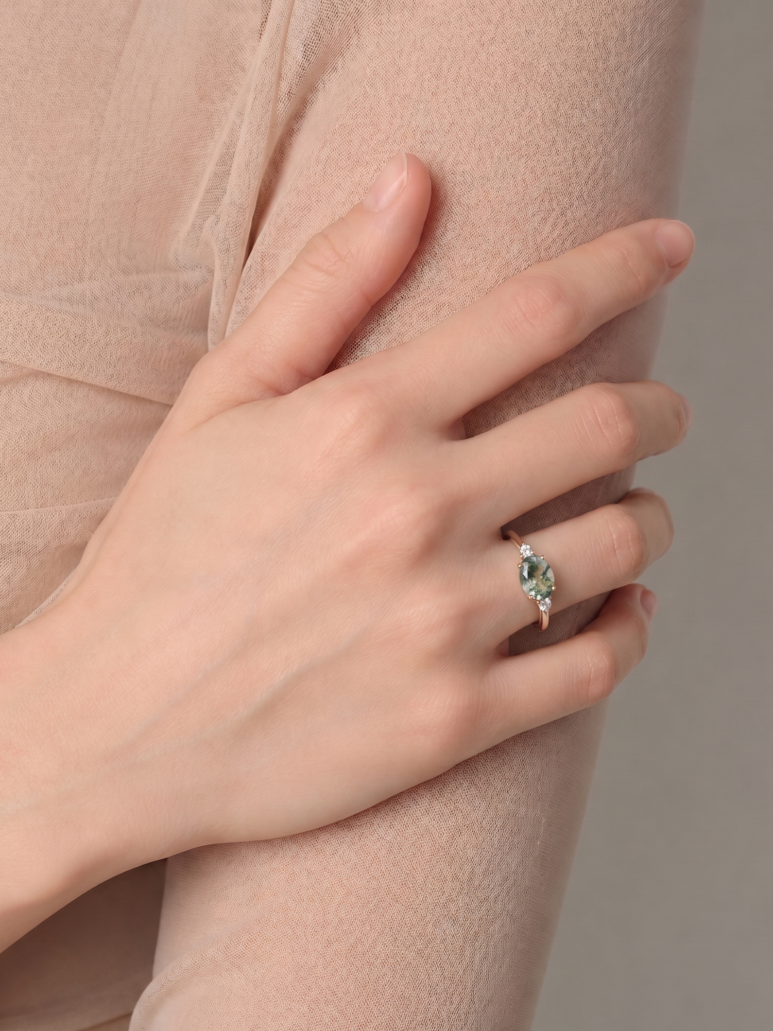 Anello trilogy con agata muschio ovale