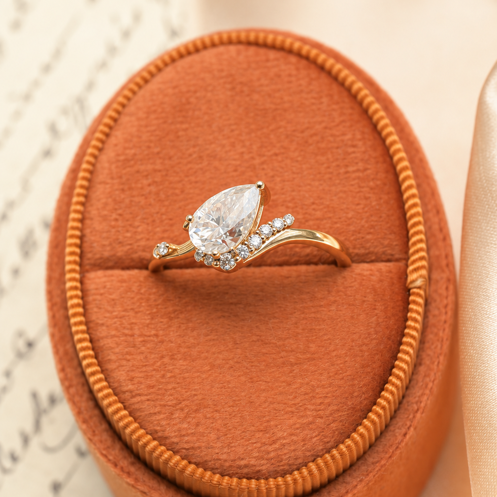 Anello pavé con moissanite a taglio smeraldo