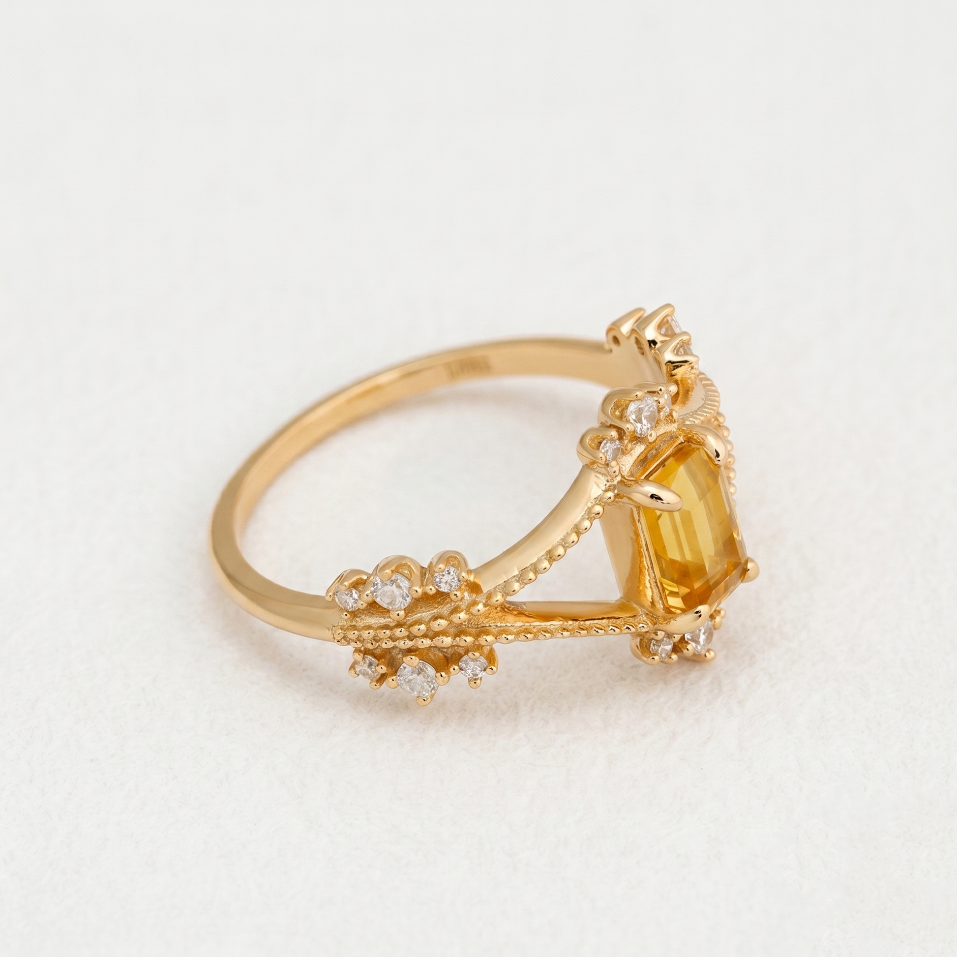 Anello vintage con corona in citrino