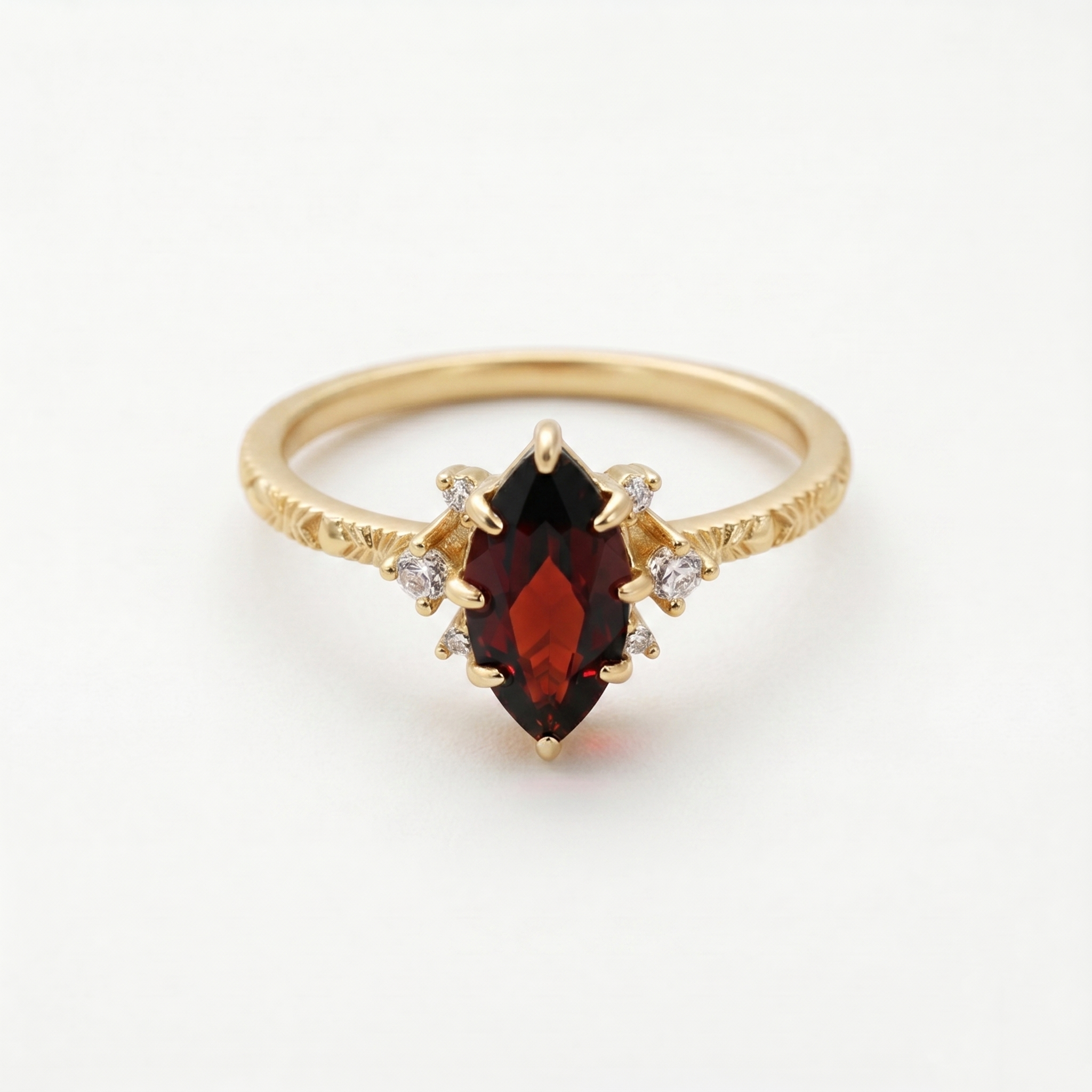 Bague vintage marquise en grenat vermeil