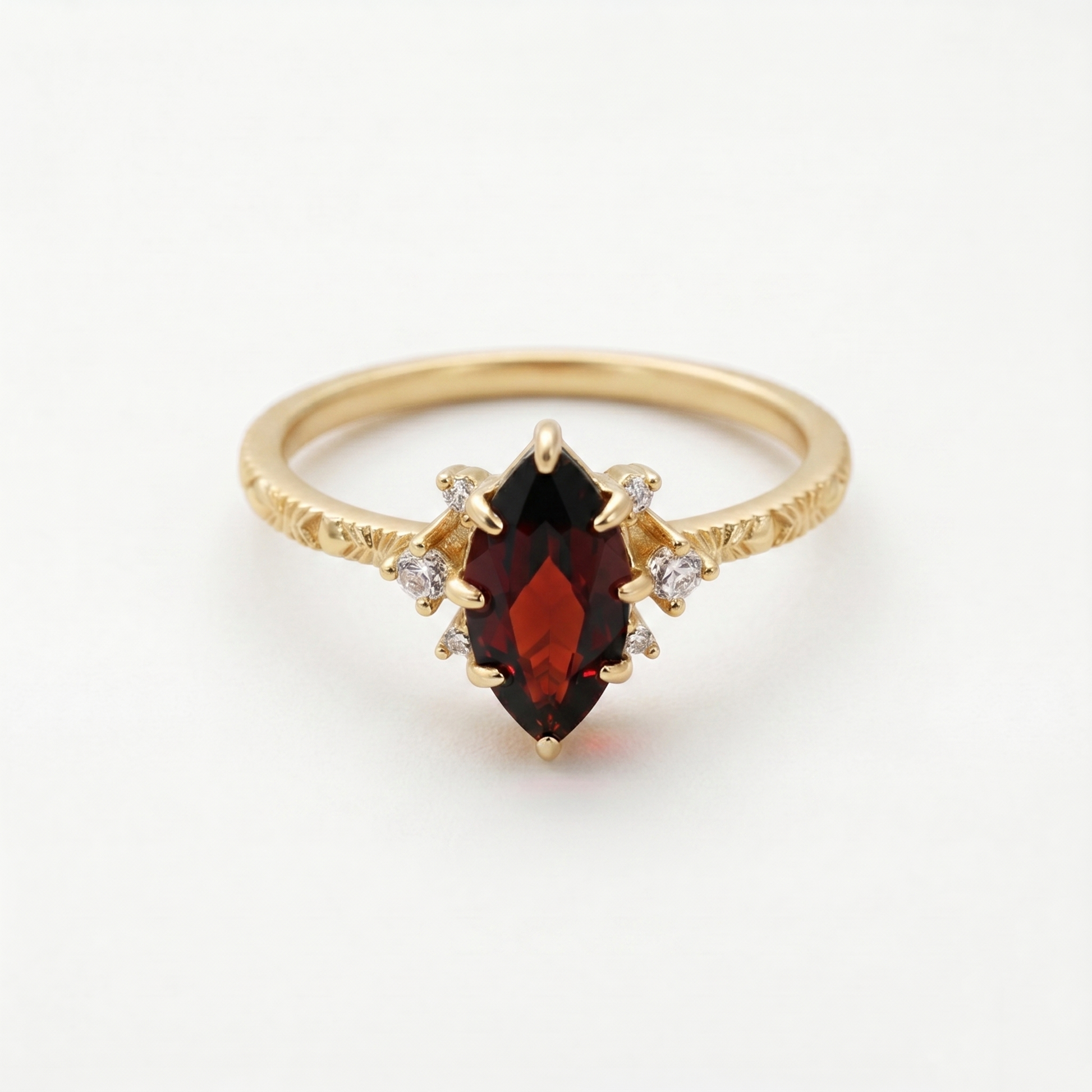Bague vintage marquise en grenat vermeil