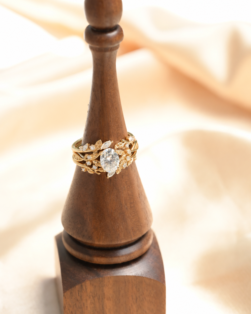 Ensemble de bagues avec couronne botanique en moissanite taille ovale vintage