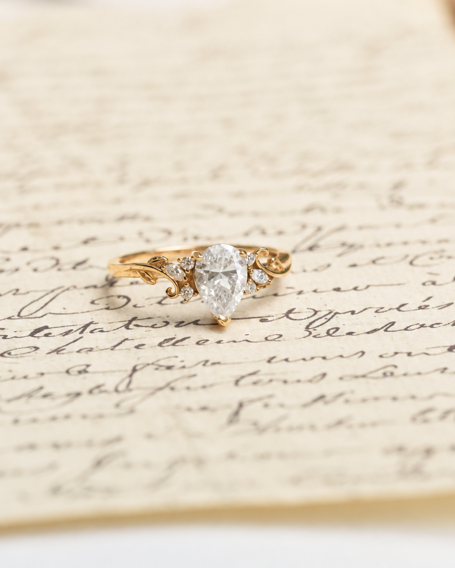 Vintage Pear-Cut Moissanite Tiara Ring Set